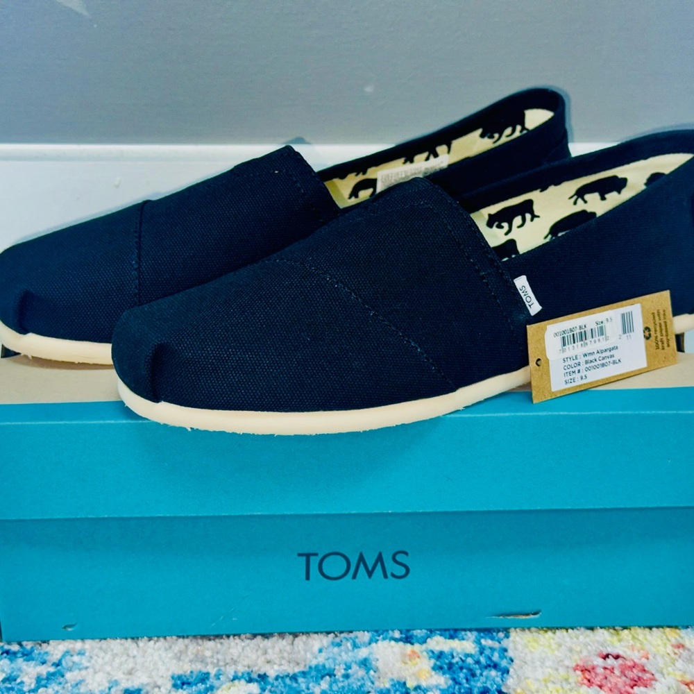 TOMS Women’s Black Canvas Slip-On Loafers